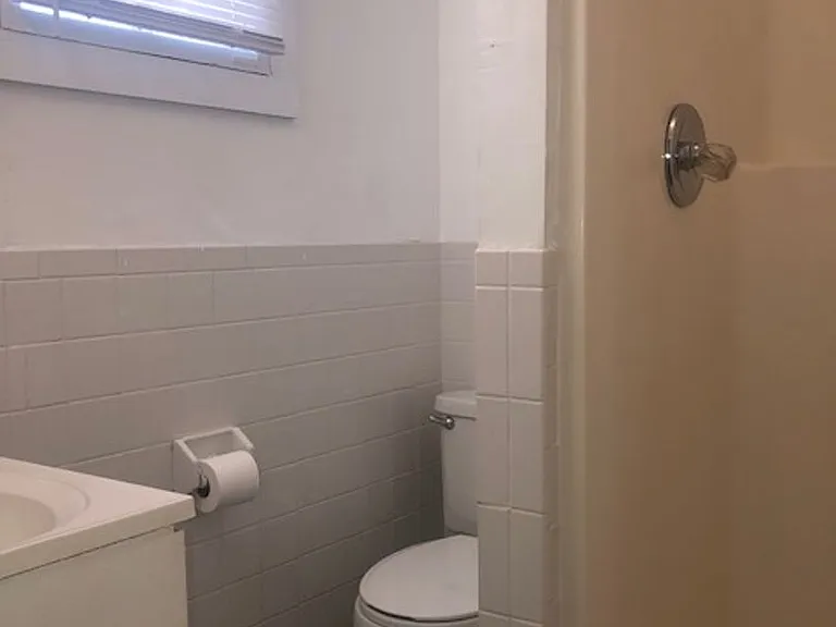 910 Park Ave — Photo 13