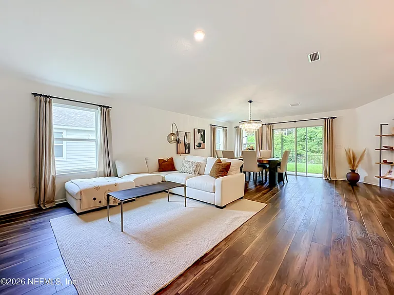 826 Flach Dr — Photo 7