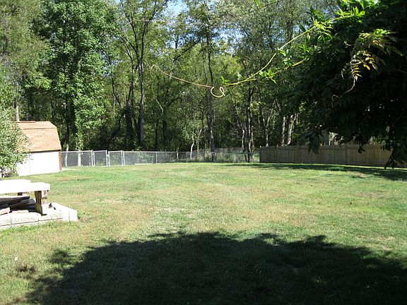 Large-Level-Fenced-Rear Yard