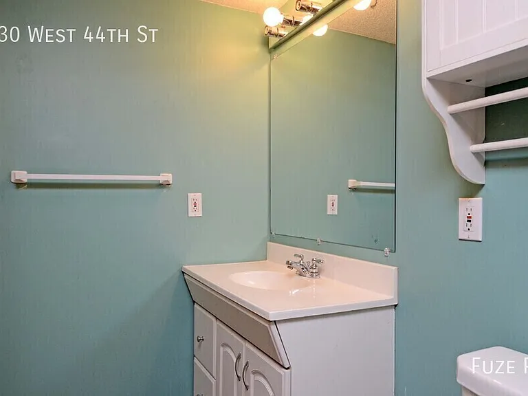 130 W 44th St — Photo 13