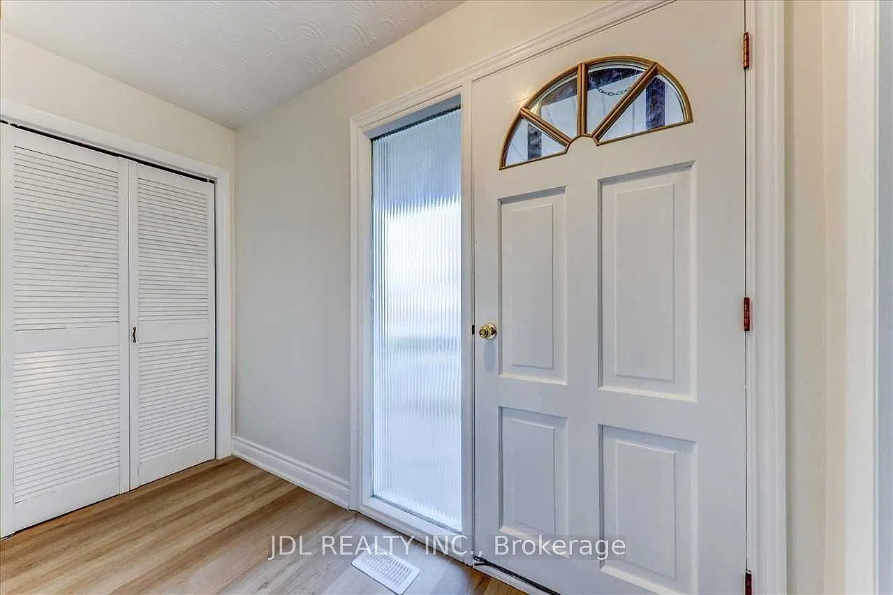 3 bed, $2,560 — Photo 4