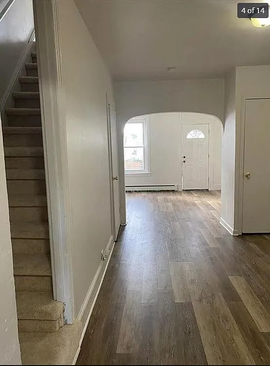 3 bed, 924 sqft, $1,840 — Photo 2