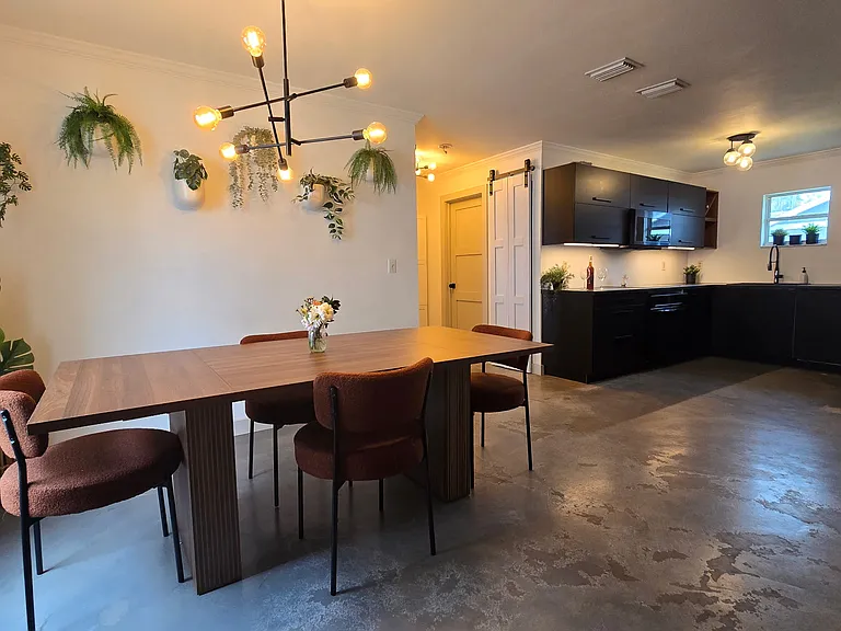81 Division Ave — Photo 3