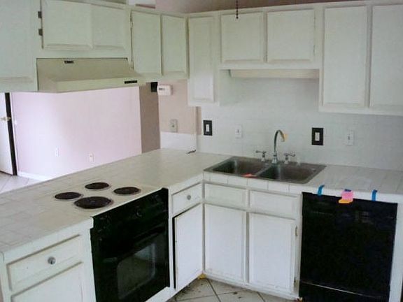 3rd image of 646 Carnathan Ct