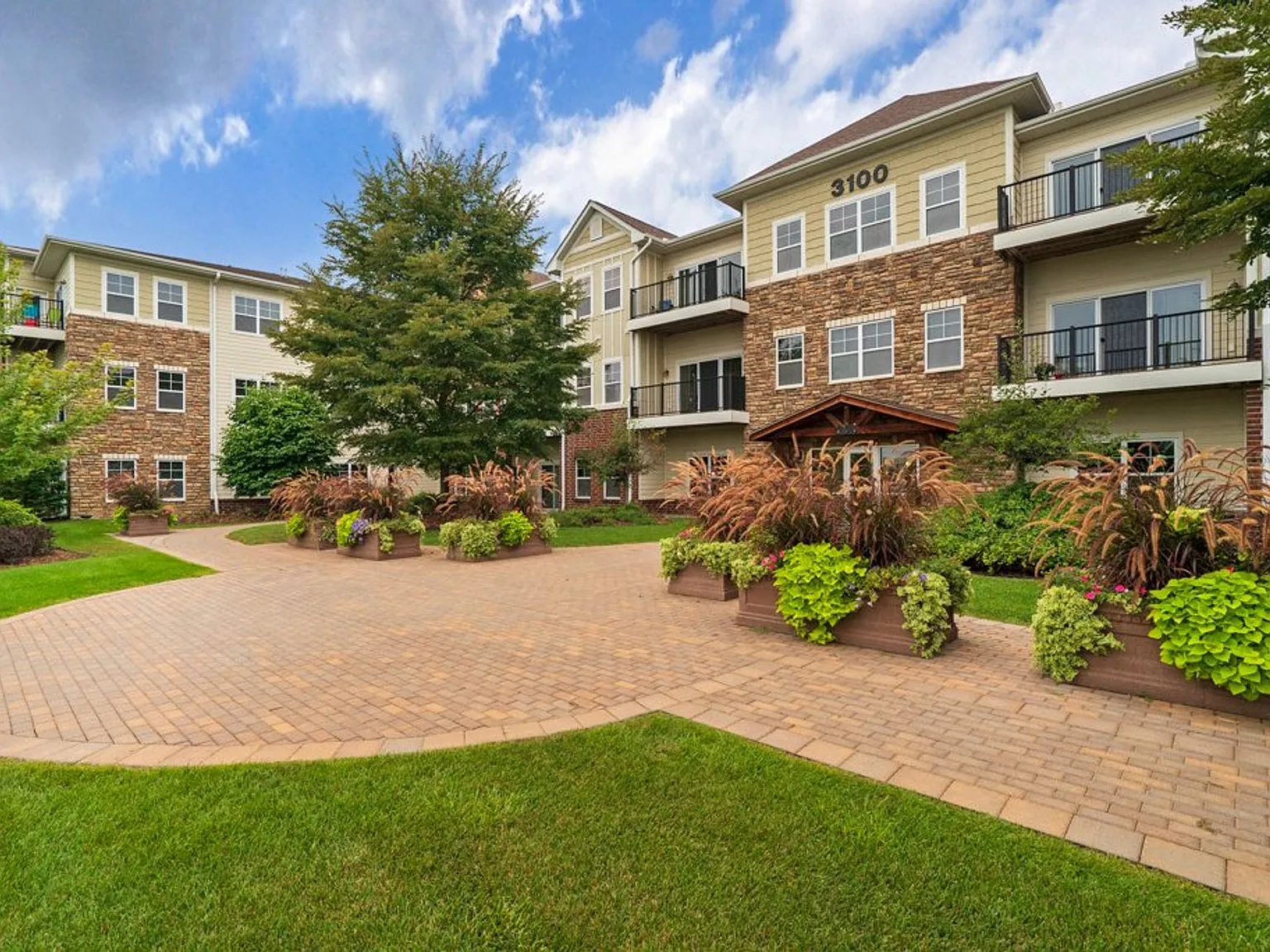 Highland Shores Apartments — Photo 2