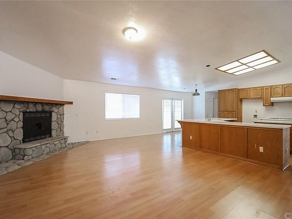 5th image of 8271 Beaver Ave