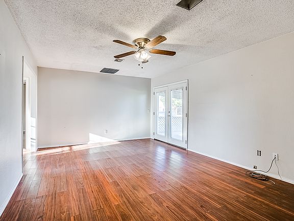 5th image of 1021 N Eunice Ave