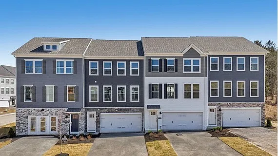 305 Alliance Dr photo 1