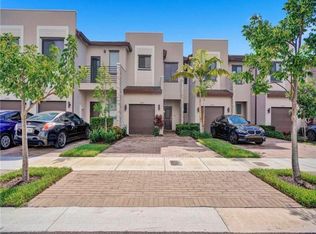 20761 NE 2nd Ave, Miami, FL 33179
