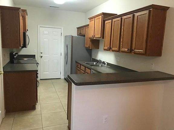 4th image of 127 Farrah Ave