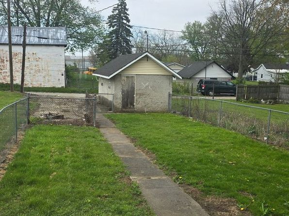 928 W 11th St, Muncie, IN 47302