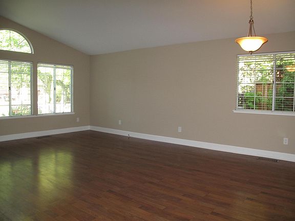 3rd image of 560 Hotchkiss St