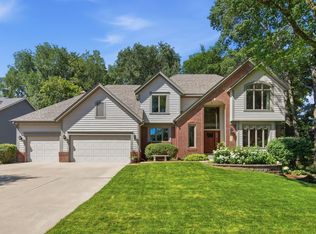 699 Bridle Ridge Rd, Eagan, MN 55123