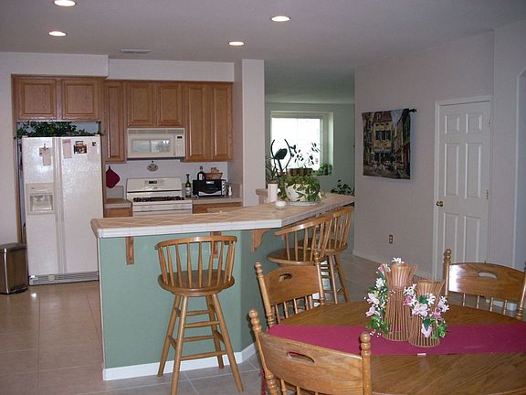  Vaulted ceilings and accent lighting throughout adds to the ambiance