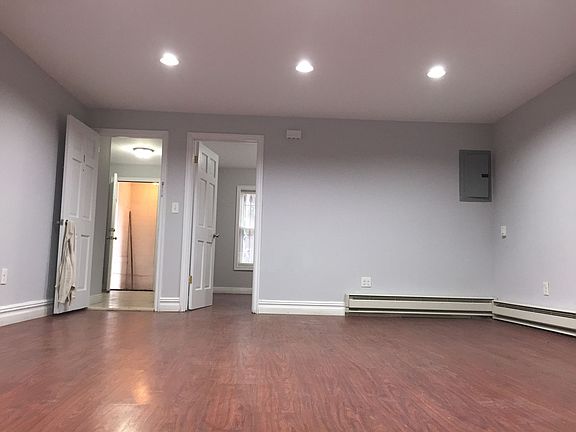 3rd image of 541 Chauncey St #1