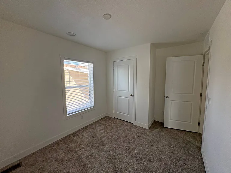 1700 State St #20 — Photo 15