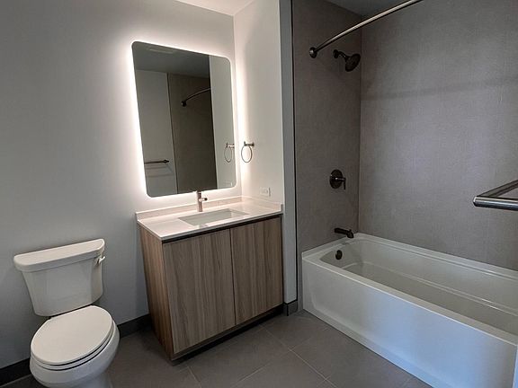 5th image of 523 S Damen Ave #1316