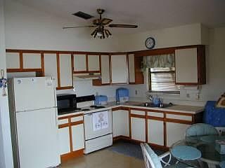 2nd image of 152 Gardenia St