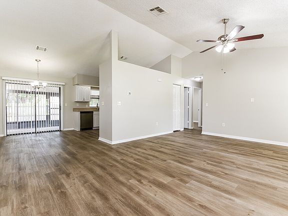 4th image of 610 N Delmonte Ct
