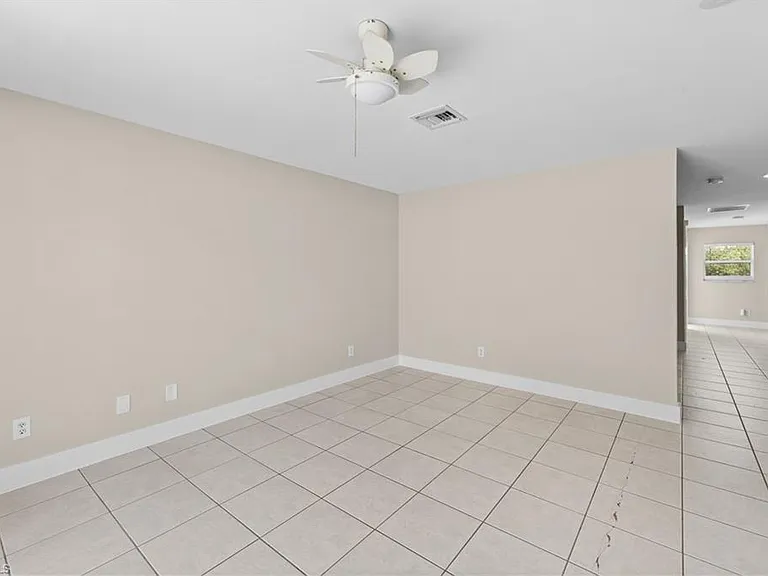 909 Jaguar Blvd — Photo 9