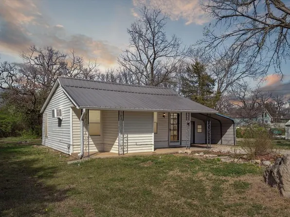 112 Cherokee St, Humboldt, KS 66748
