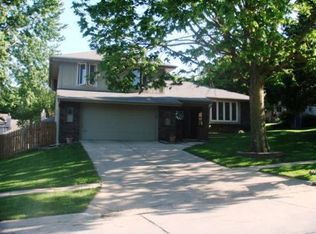 9872 Sunset Ter, Clive, IA 50325