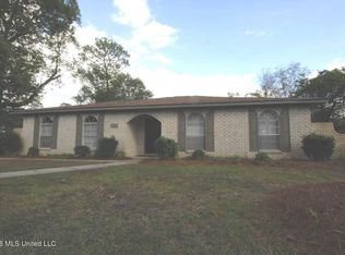 1302 Velma St, Hattiesburg, MS 39402