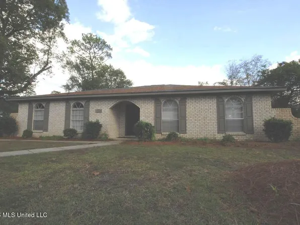 1302 Velma St, Hattiesburg, MS 39402