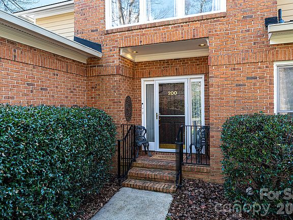 3rd image of 200 Bentley Oaks Ln