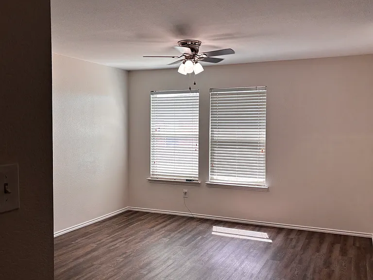 3012 Southern Hills Ln — Photo 2