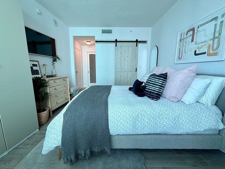 1900 N Bayshore Dr #2019 — Photo 10