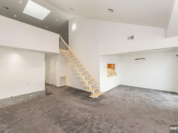 69 Amethyst Ln #283, Paterson, NJ 07501