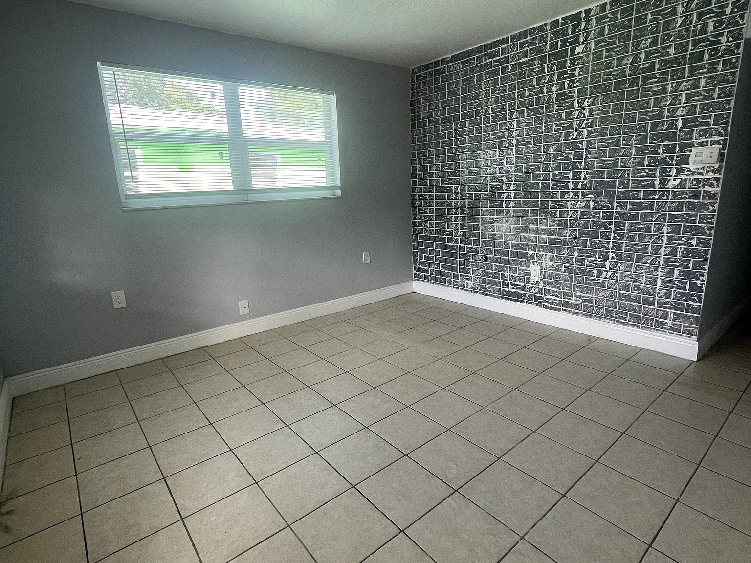 2 bed, 1.5 bath, 890 sqft, $1,725 — Photo 2