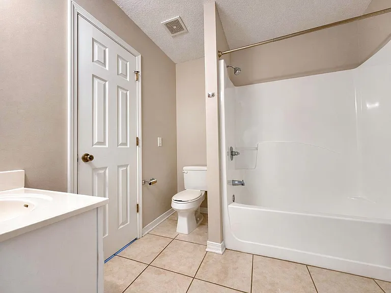 697 Ferguson Dr — Photo 11