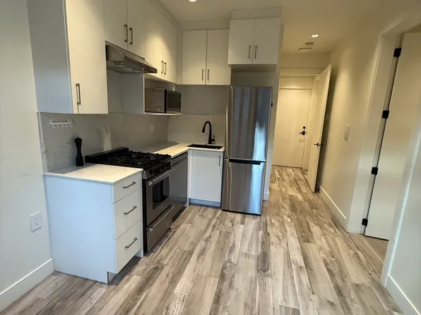 5750 Athlone St, Vancouver, BC V6M 3A2