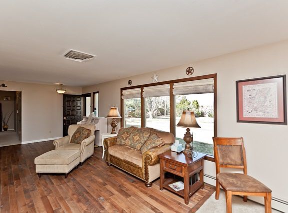 2nd image of 557 W Greenwood Dr