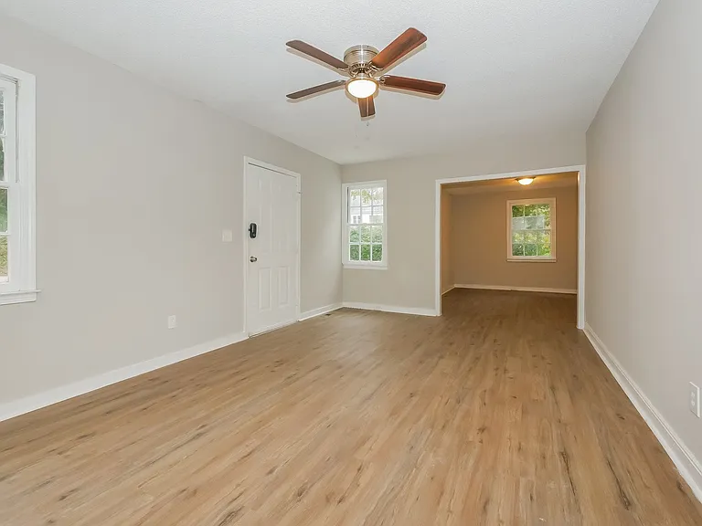 27477_017_living_room_13337966.jpg