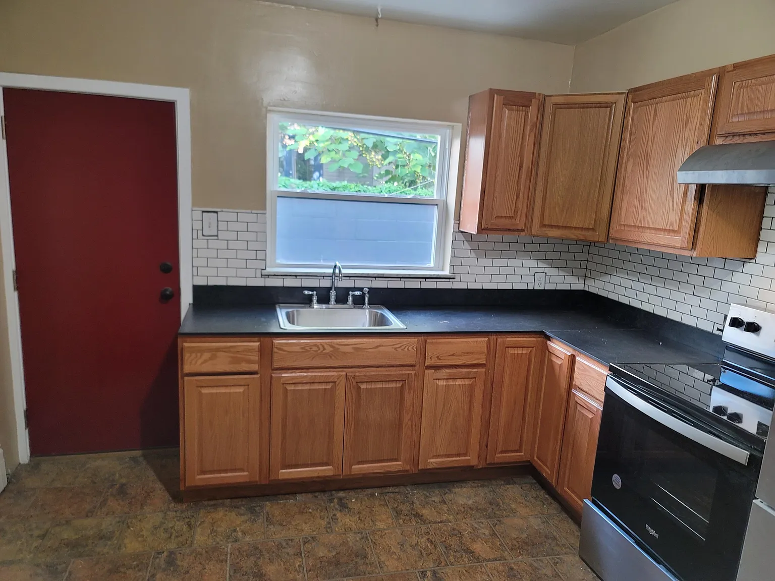 3 bed, 1.5 bath, 1640 sqft, $2,000 — Photo 4