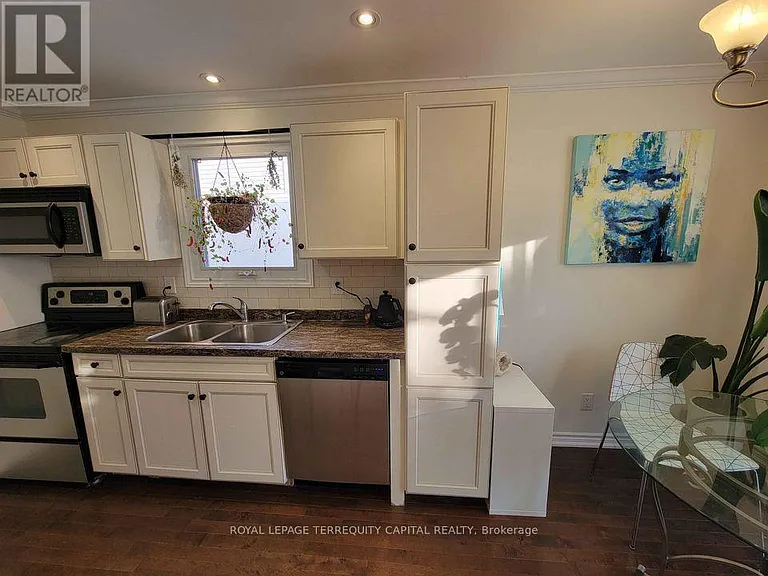 20 Mowat Cres — Photo 15