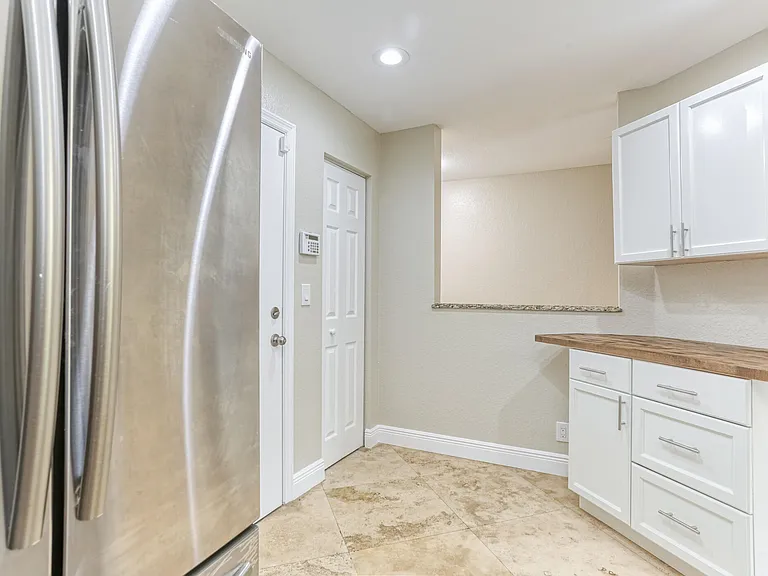 316 SE Bloxham Way — Photo 5