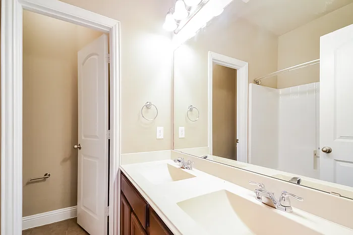 604 Kinghaven Dr — Photo 17