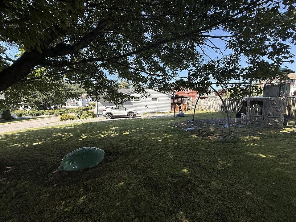 2nd image of 227 Lamberton St