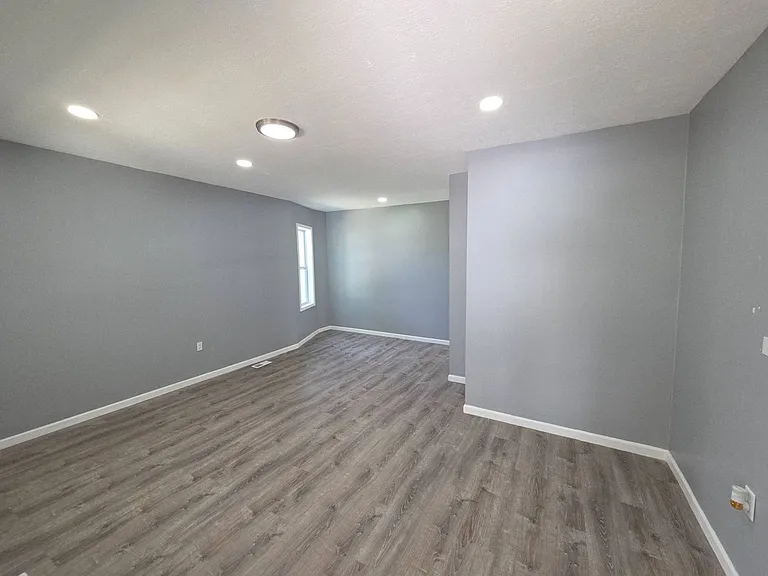 3237 Seymour Ave — Photo 6