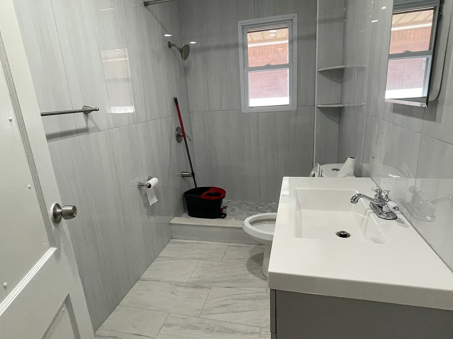 3 bed, 1100 sqft, $1,600 — Photo 3