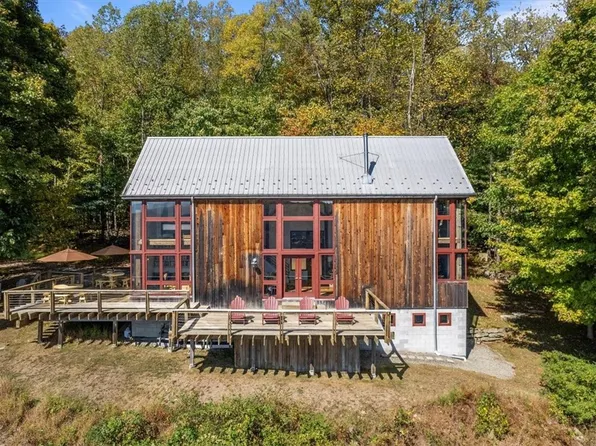 363 Four Mile Run Rd, Latrobe, PA 15650