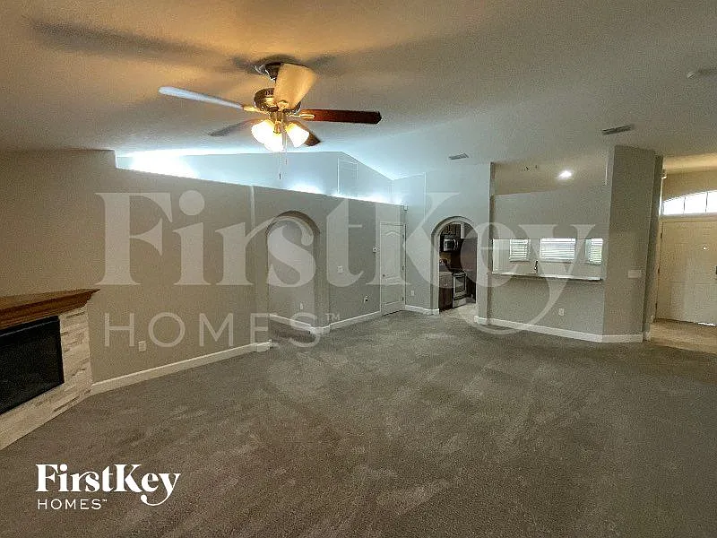3 bed, 2.0 bath, 1776 sqft, $1,970 — Photo 3