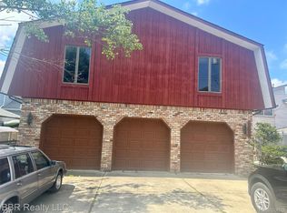 30620 Bayview Dr, Gibraltar, MI 48173