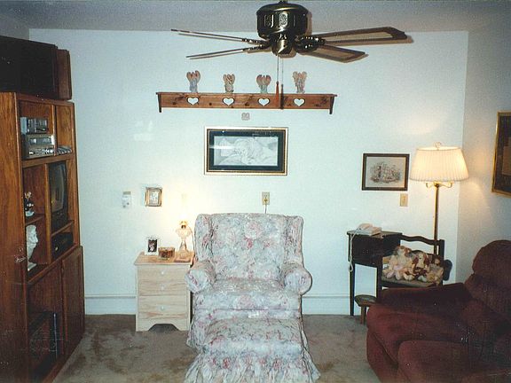2nd image of 419 1/2 W 35th St