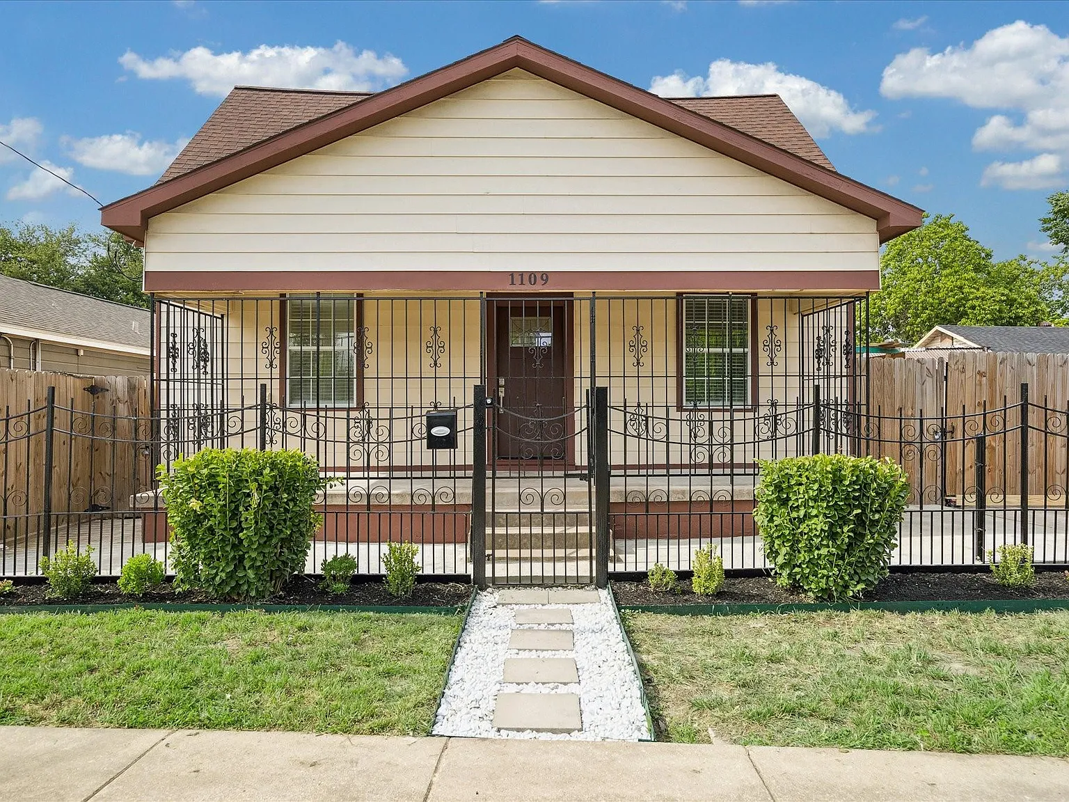 3 bed, 2.0 bath, 1930 sqft, $2,850 — Photo 1