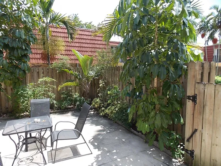 Front Patio (Fenced)